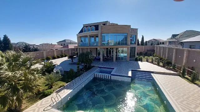 Satılır 10 otaqlı həyət evi 850 m²