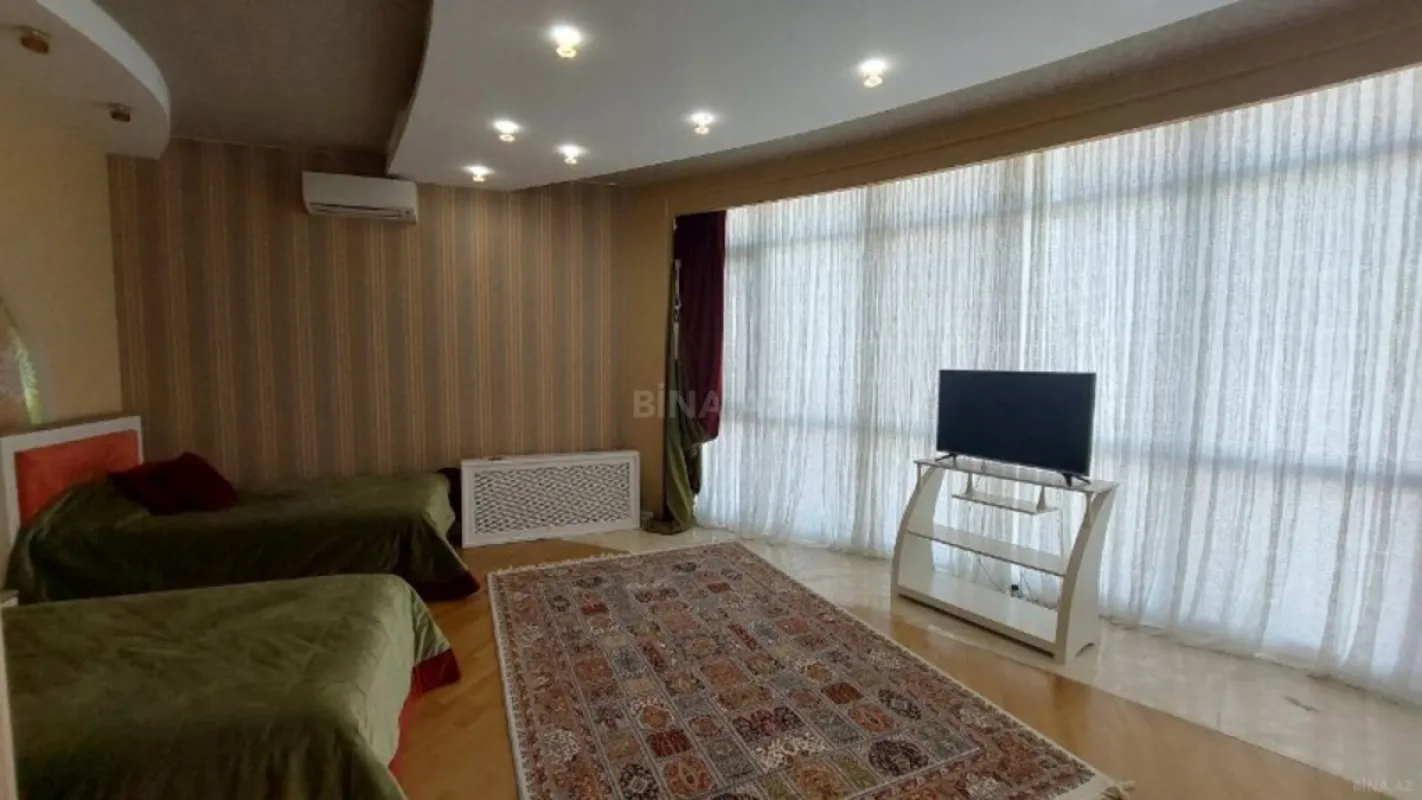 Satılır 10 otaqlı həyət evi 850 m²