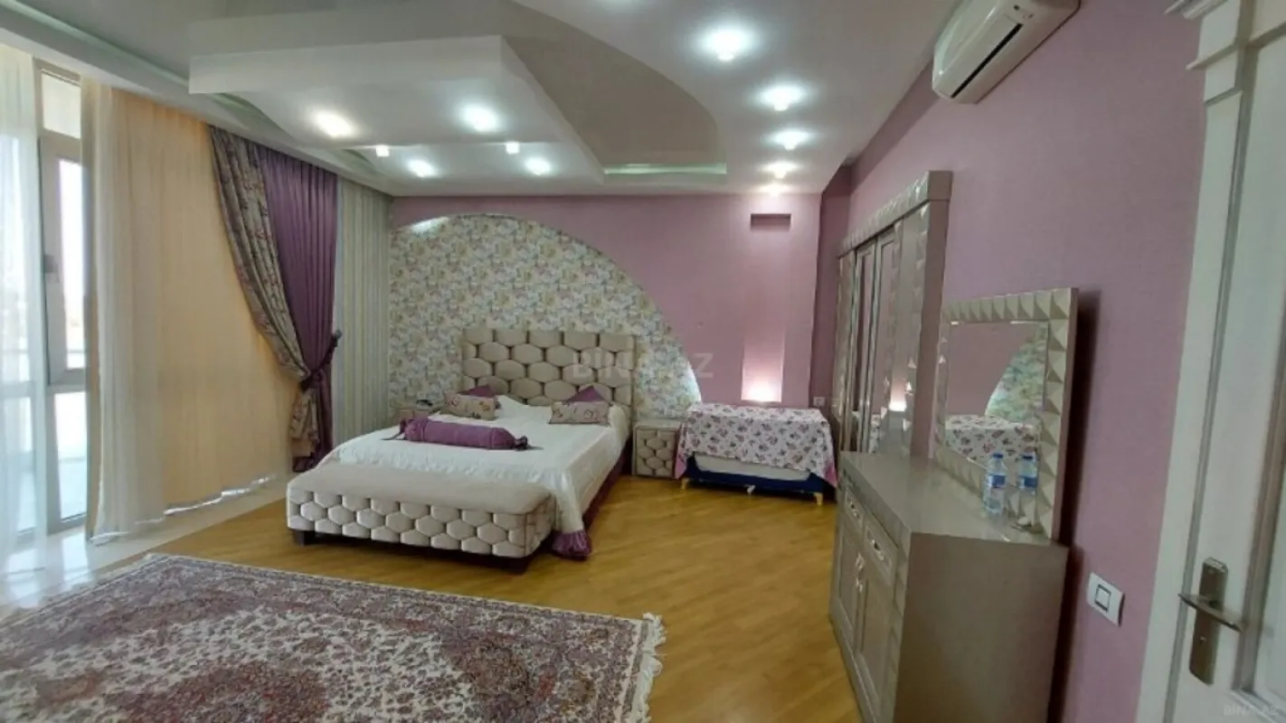 Satılır 10 otaqlı həyət evi 850 m²