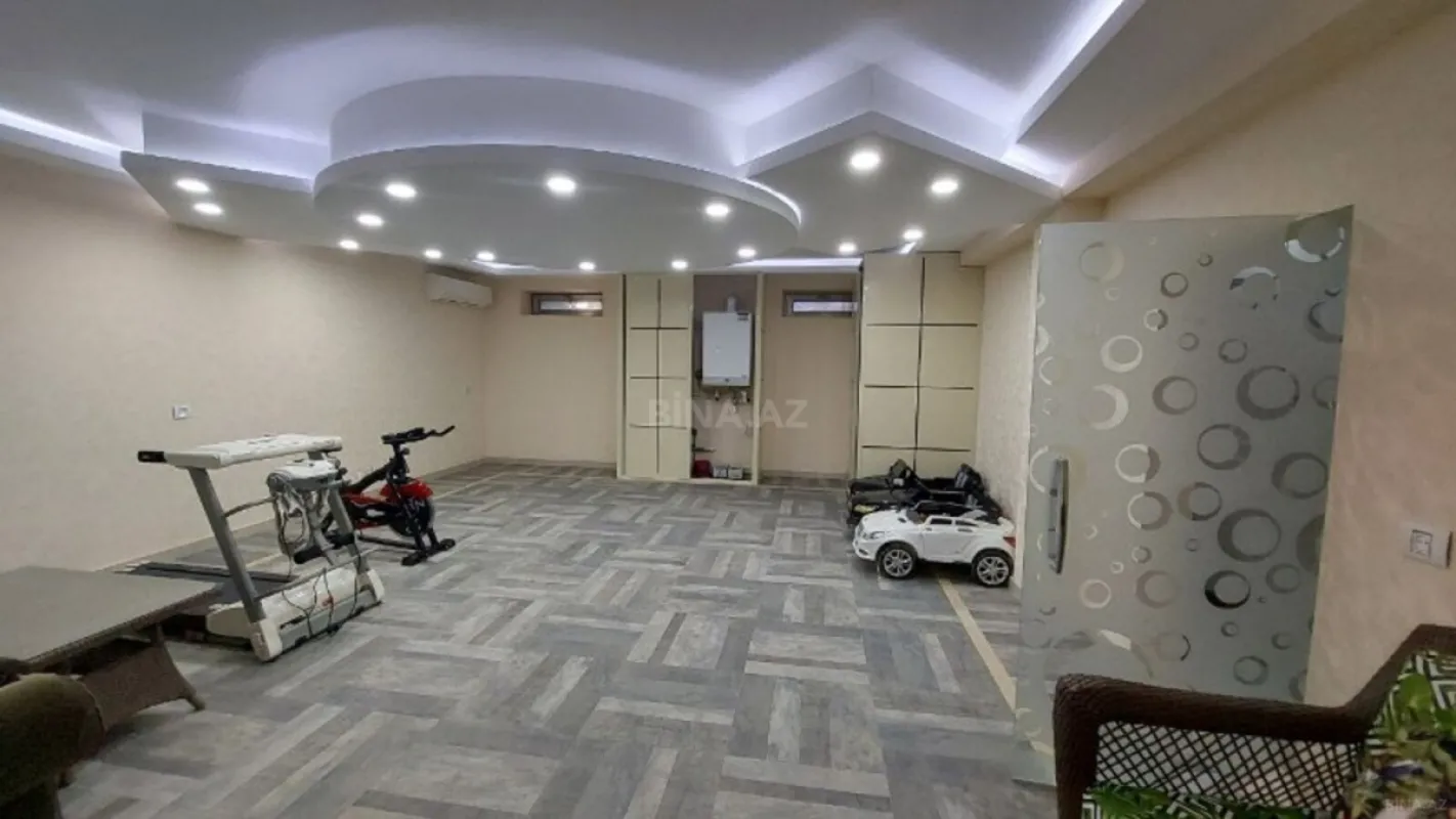 Satılır 10 otaqlı həyət evi 850 m²