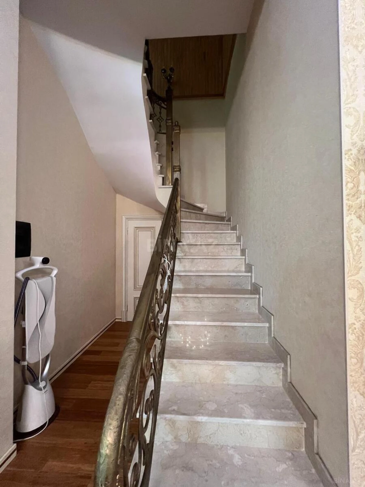 Satılır 7 otaqlı həyət evi 436.1 m²