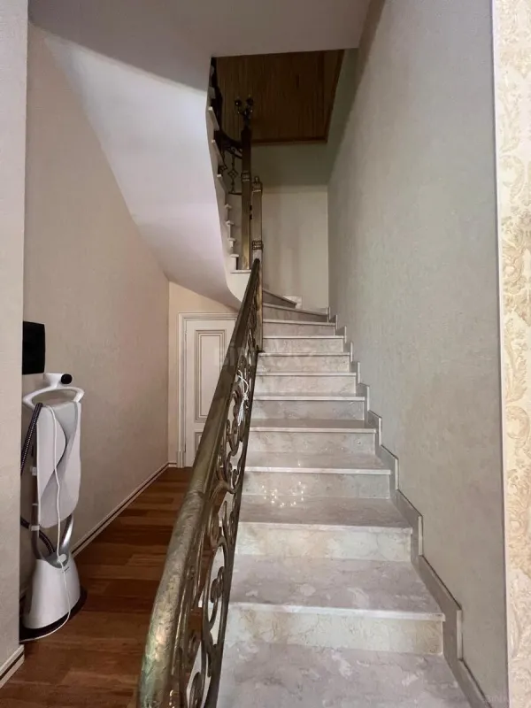 Satılır 7 otaqlı həyət evi 436.1 m²