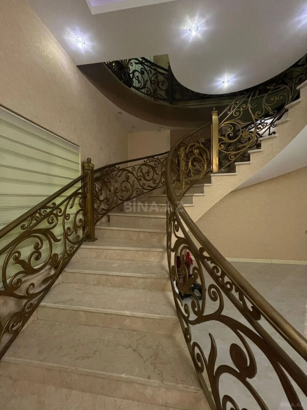 Satılır 7 otaqlı həyət evi 436.1 m²