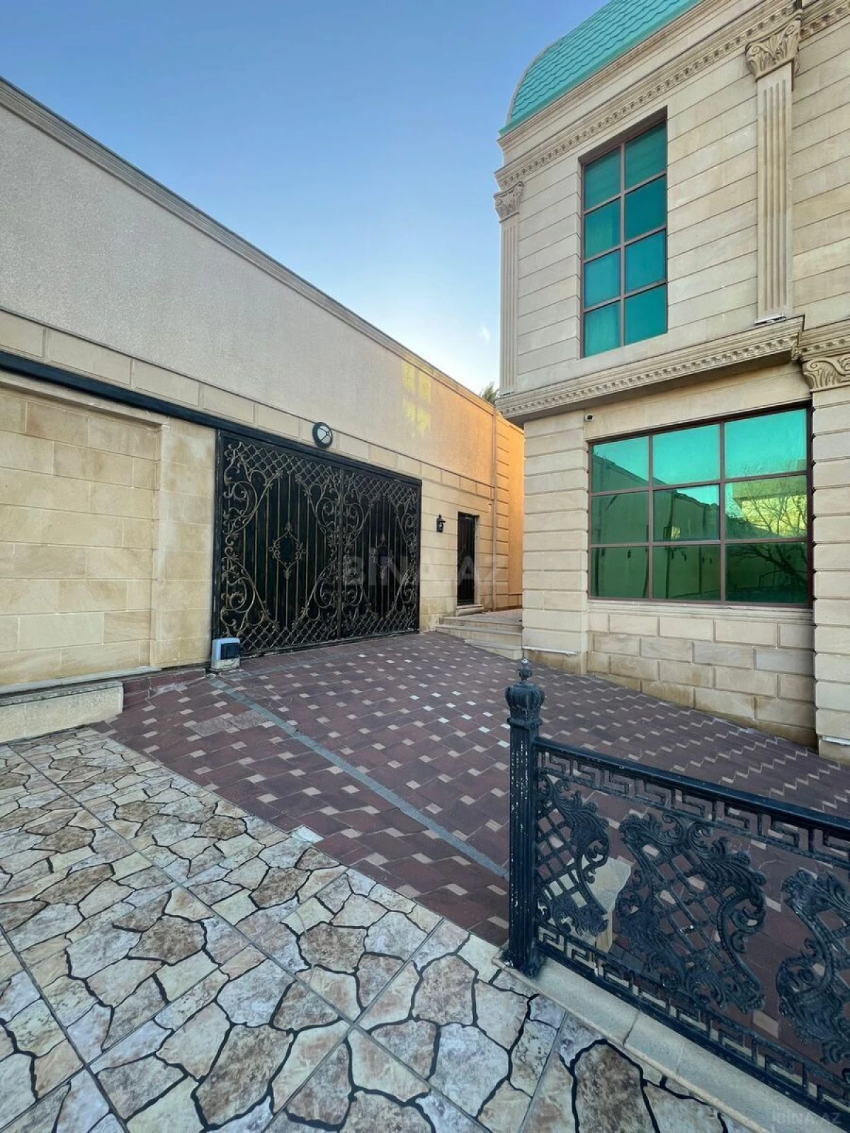 Satılır 7 otaqlı həyət evi 436.1 m²