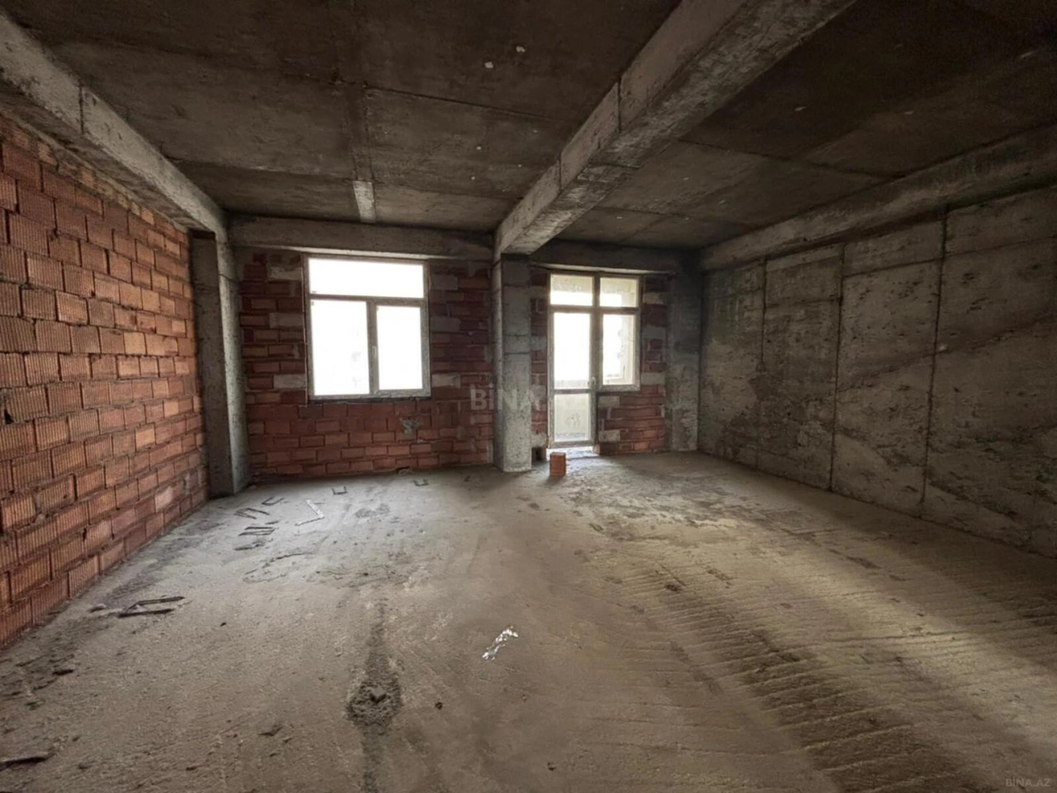 Satılır 4 otaqlı mənzil 218 m²