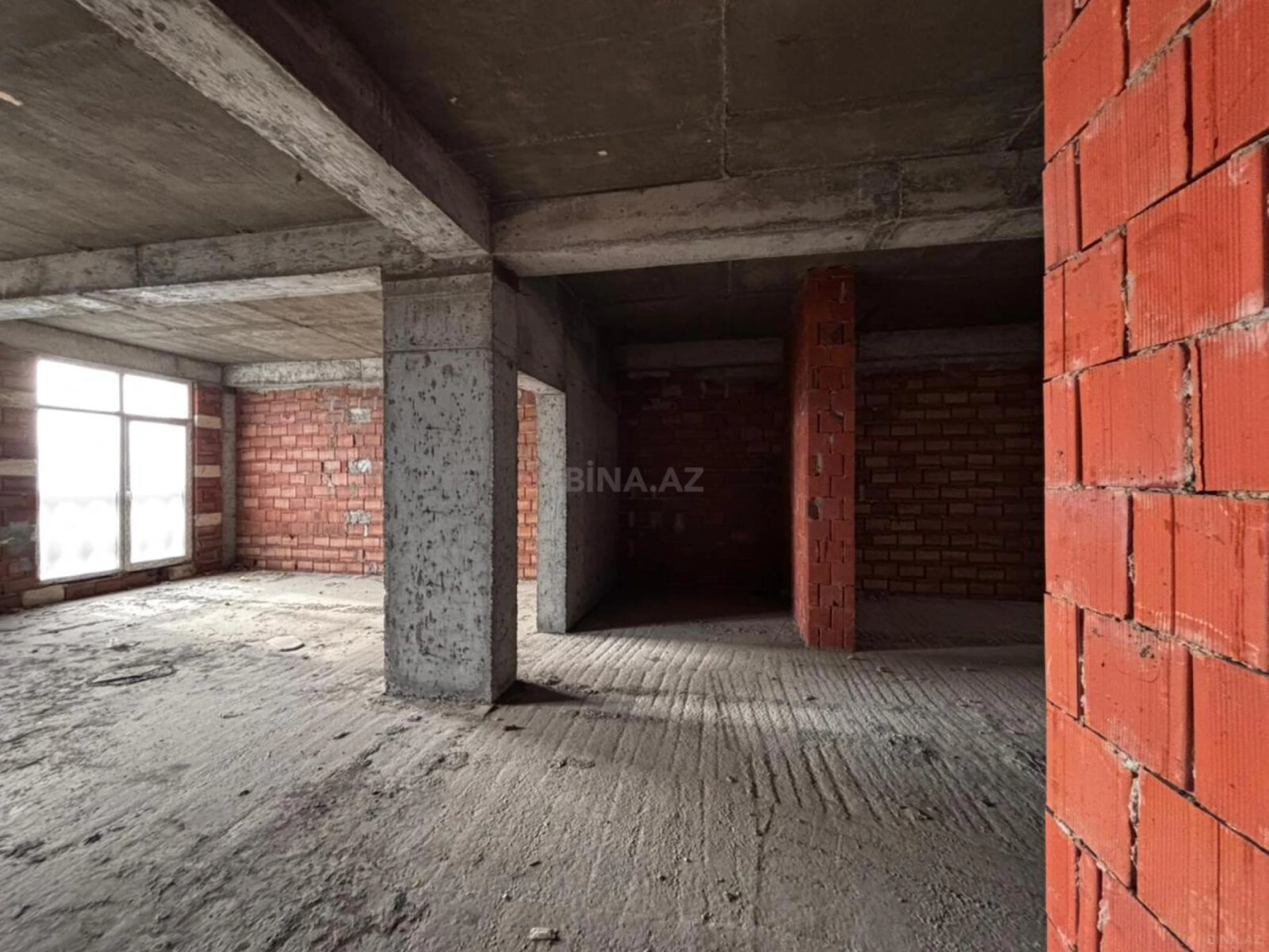 Satılır 4 otaqlı mənzil 218 m²