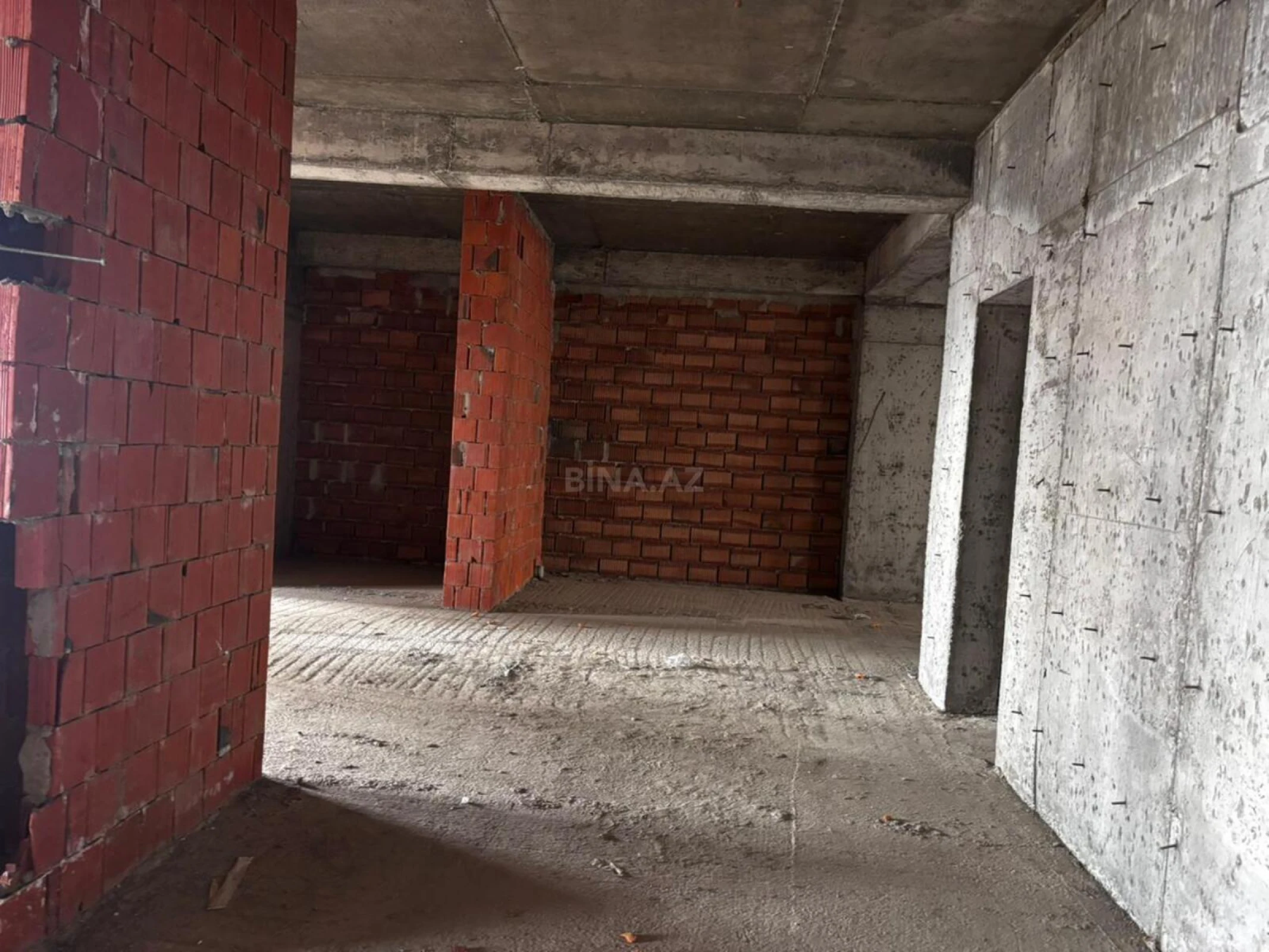 Satılır 4 otaqlı mənzil 218 m²