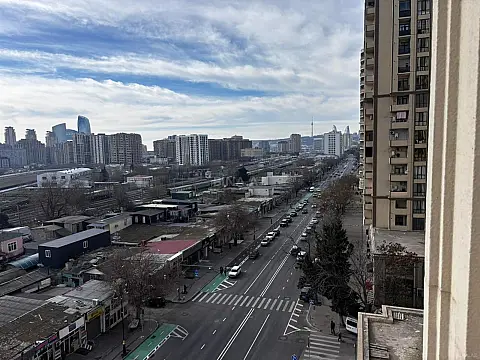 Satılır 4 otaqlı mənzil 218 m²