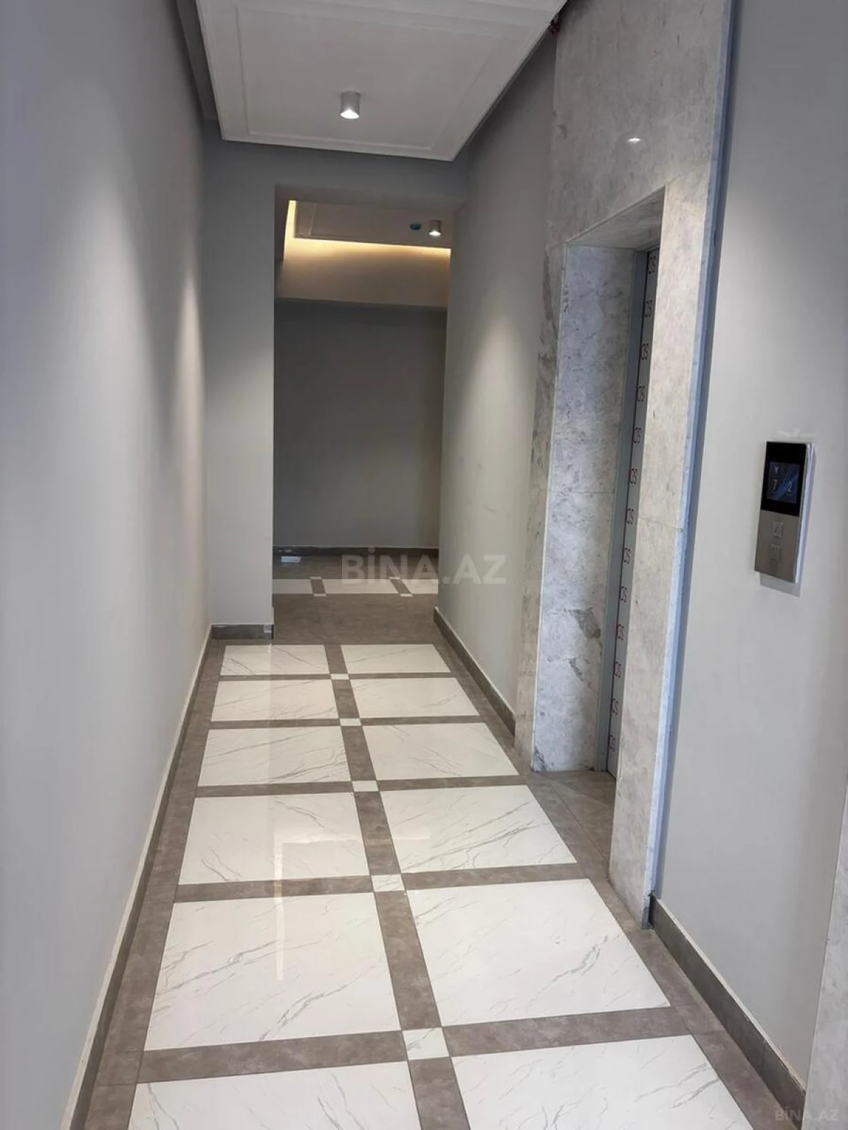 Satılır 4 otaqlı mənzil 218 m²