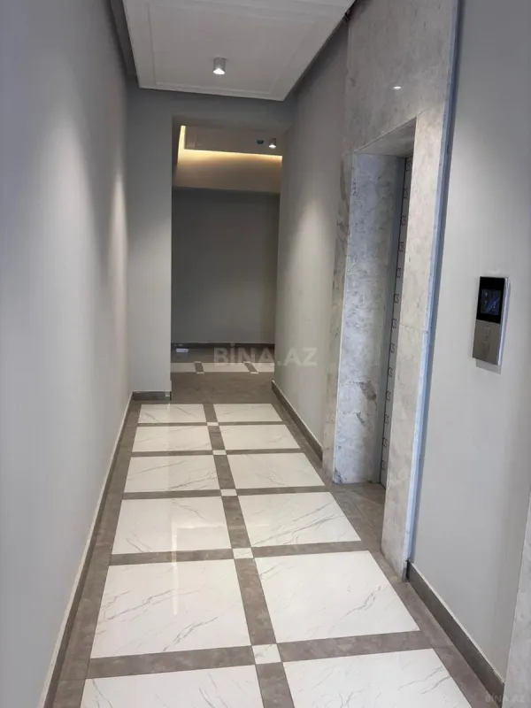 Satılır 4 otaqlı mənzil 218 m²