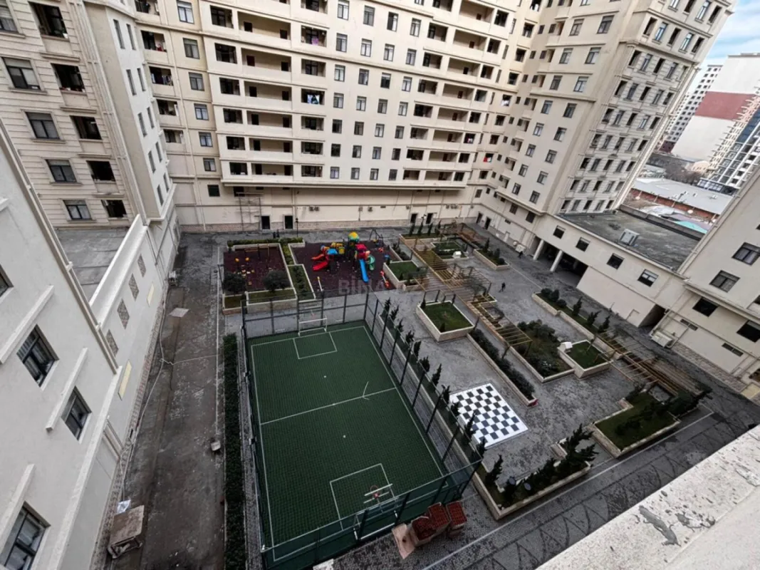 Satılır 4 otaqlı mənzil 218 m²