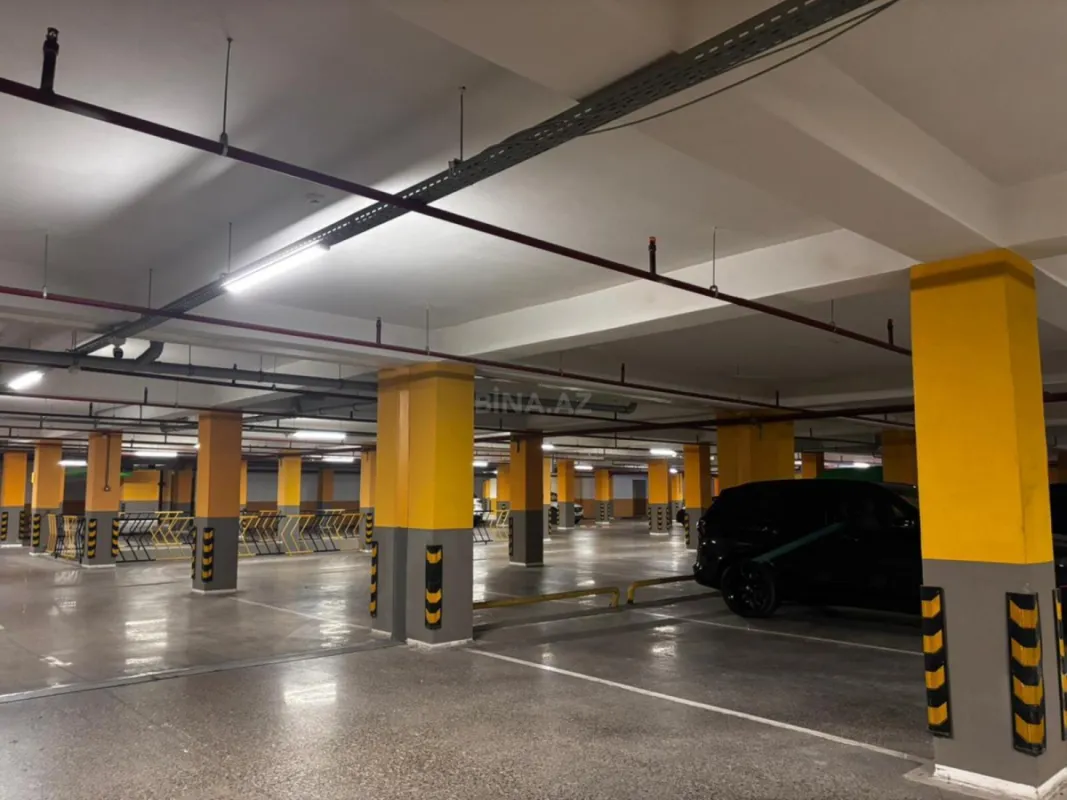 Satılır 4 otaqlı mənzil 218 m²