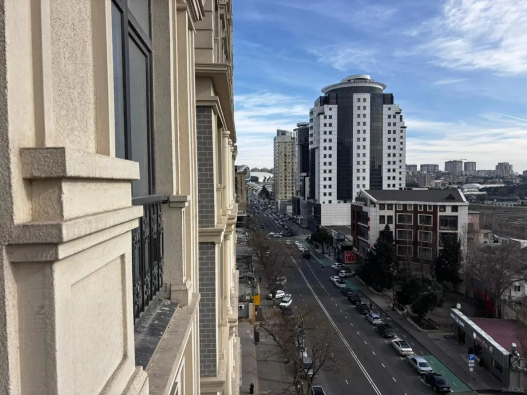 Satılır 4 otaqlı mənzil 218 m²