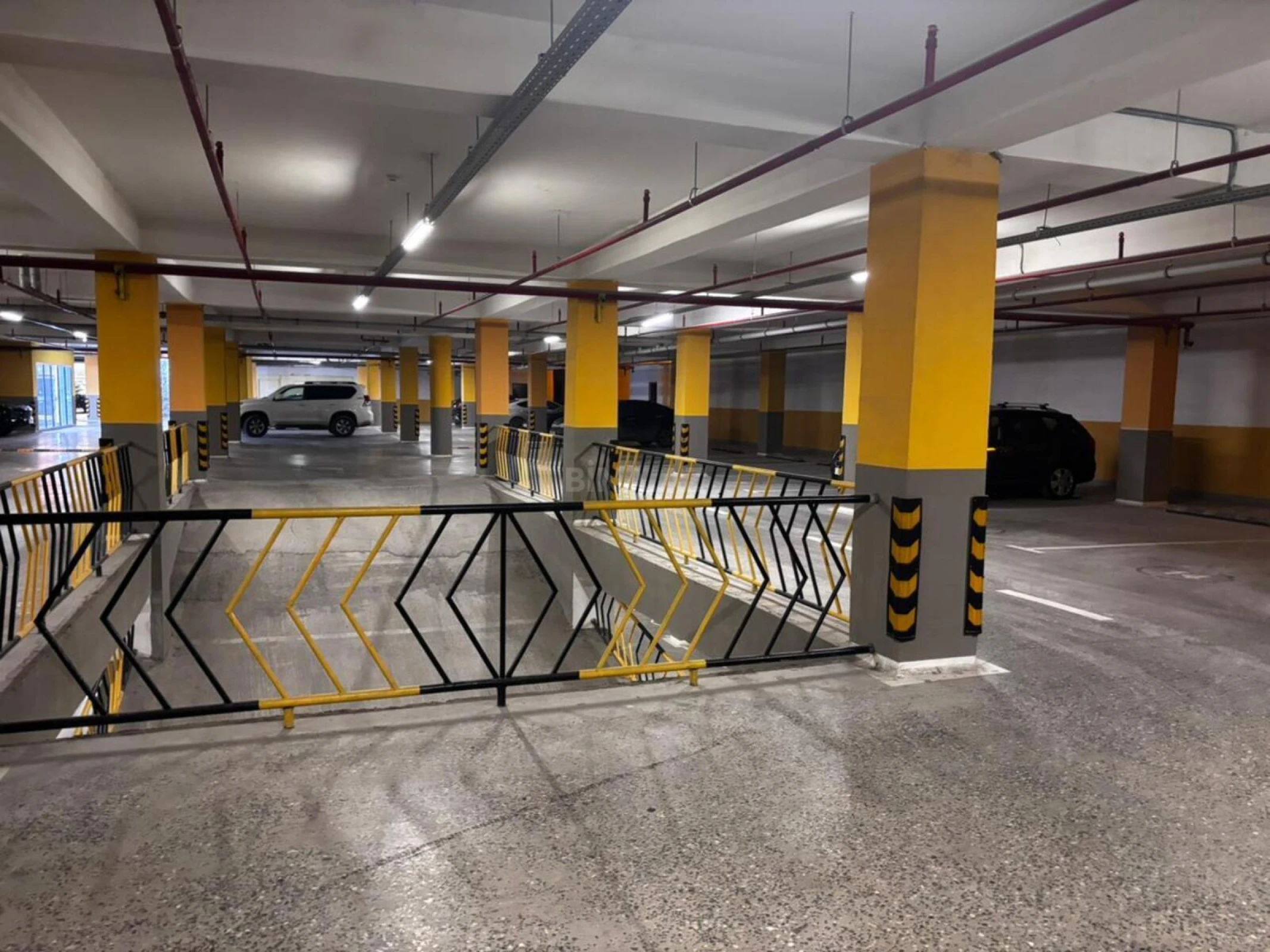 Satılır 4 otaqlı mənzil 218 m²