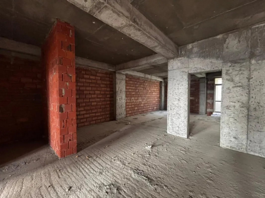 Satılır 4 otaqlı mənzil 218 m²