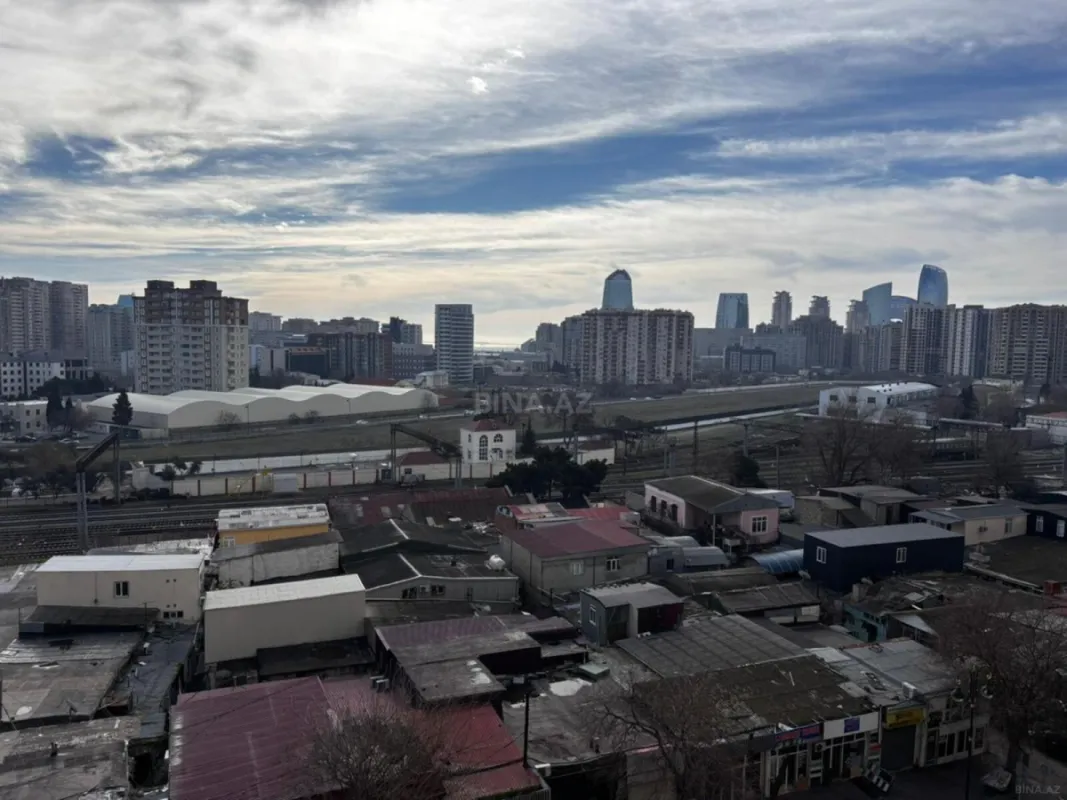 Satılır 4 otaqlı mənzil 218 m²