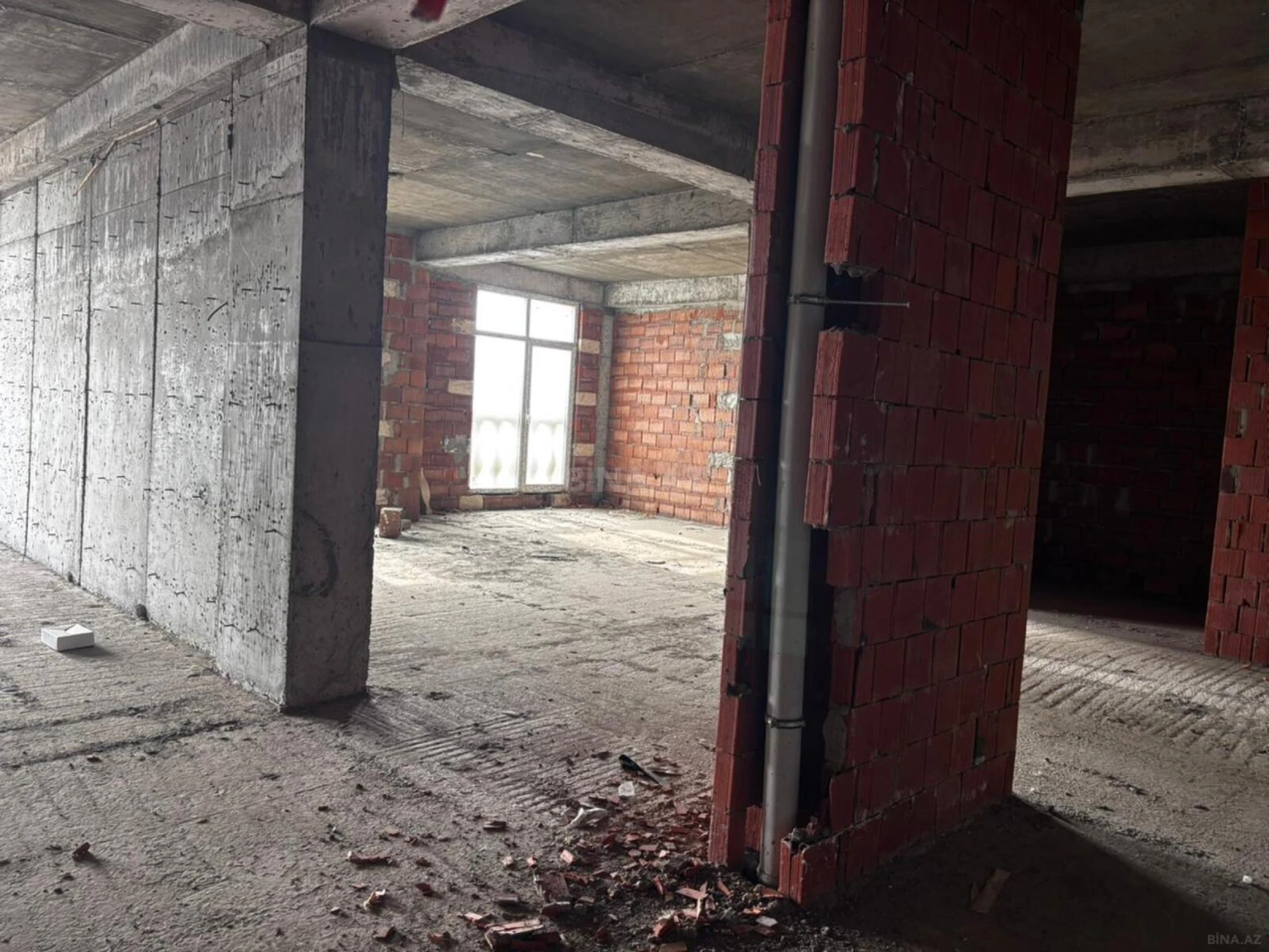 Satılır 4 otaqlı mənzil 218 m²