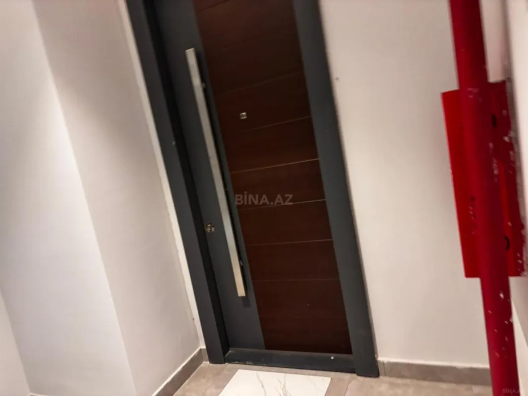 Satılır 4 otaqlı mənzil 218 m²