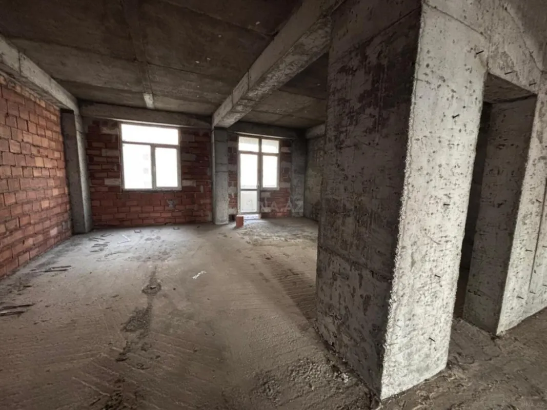 Satılır 4 otaqlı mənzil 218 m²