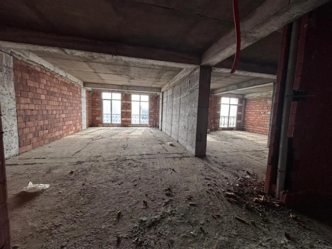 Satılır 4 otaqlı mənzil 218 m²