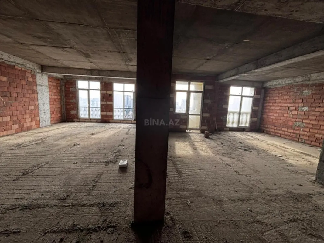 Satılır 4 otaqlı mənzil 218 m²