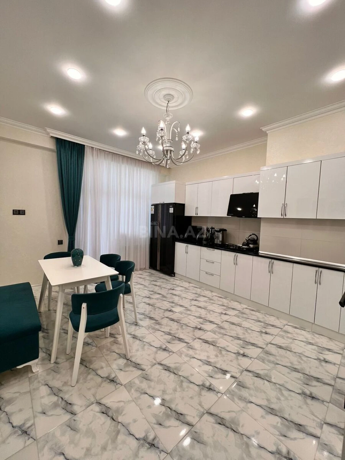Satılır 3 otaqlı mənzil 136 m²