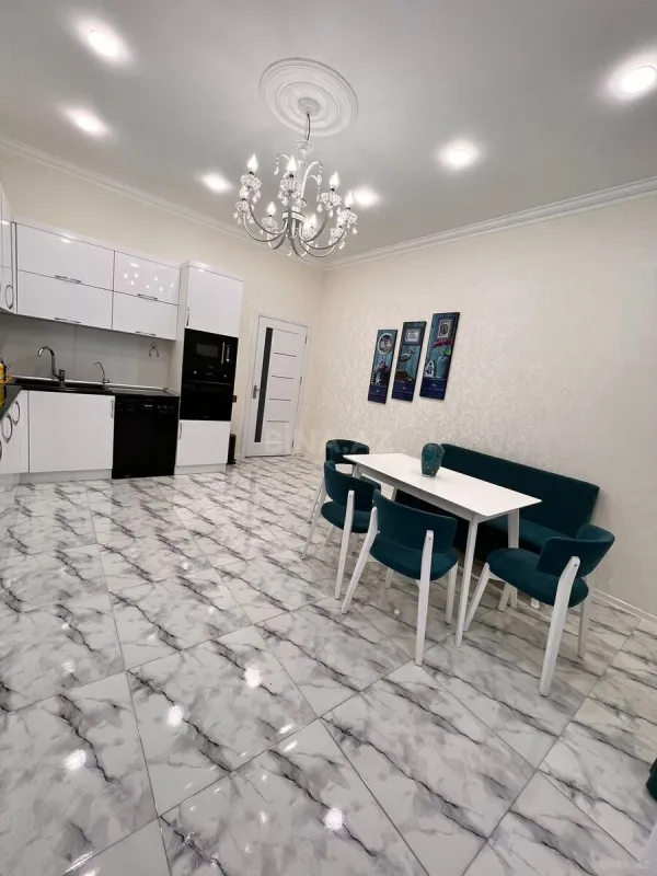 Satılır 3 otaqlı mənzil 136 m²