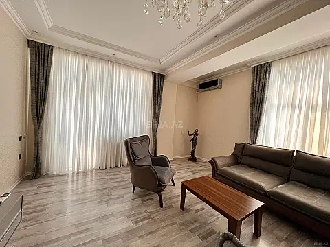 Satılır 3 otaqlı mənzil 136 m²