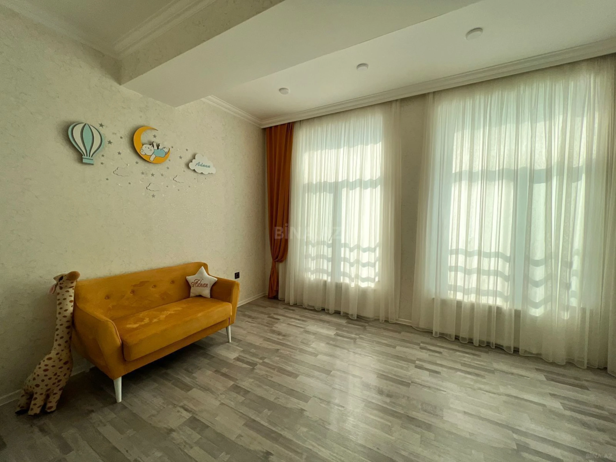 Satılır 3 otaqlı mənzil 136 m²