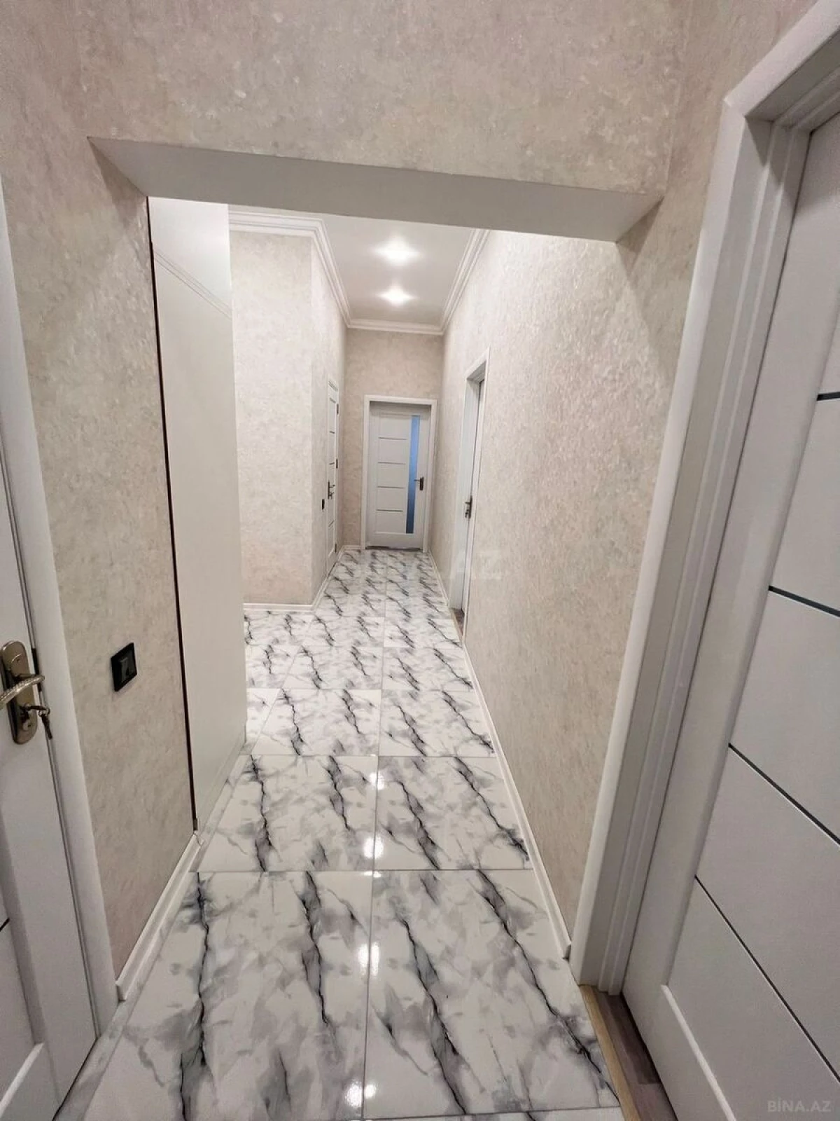 Satılır 3 otaqlı mənzil 136 m²