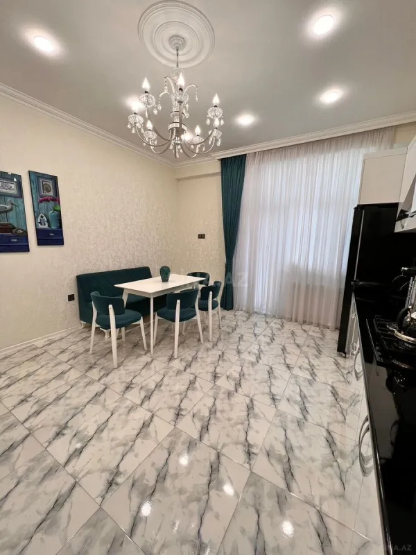 Satılır 3 otaqlı mənzil 136 m²