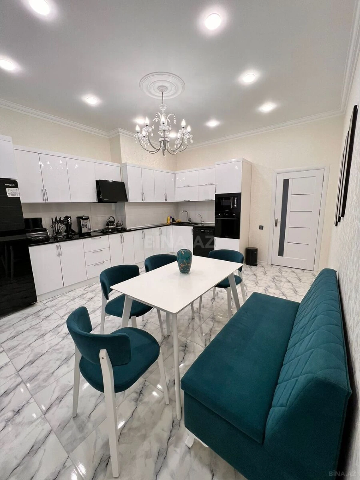 Satılır 3 otaqlı mənzil 136 m²