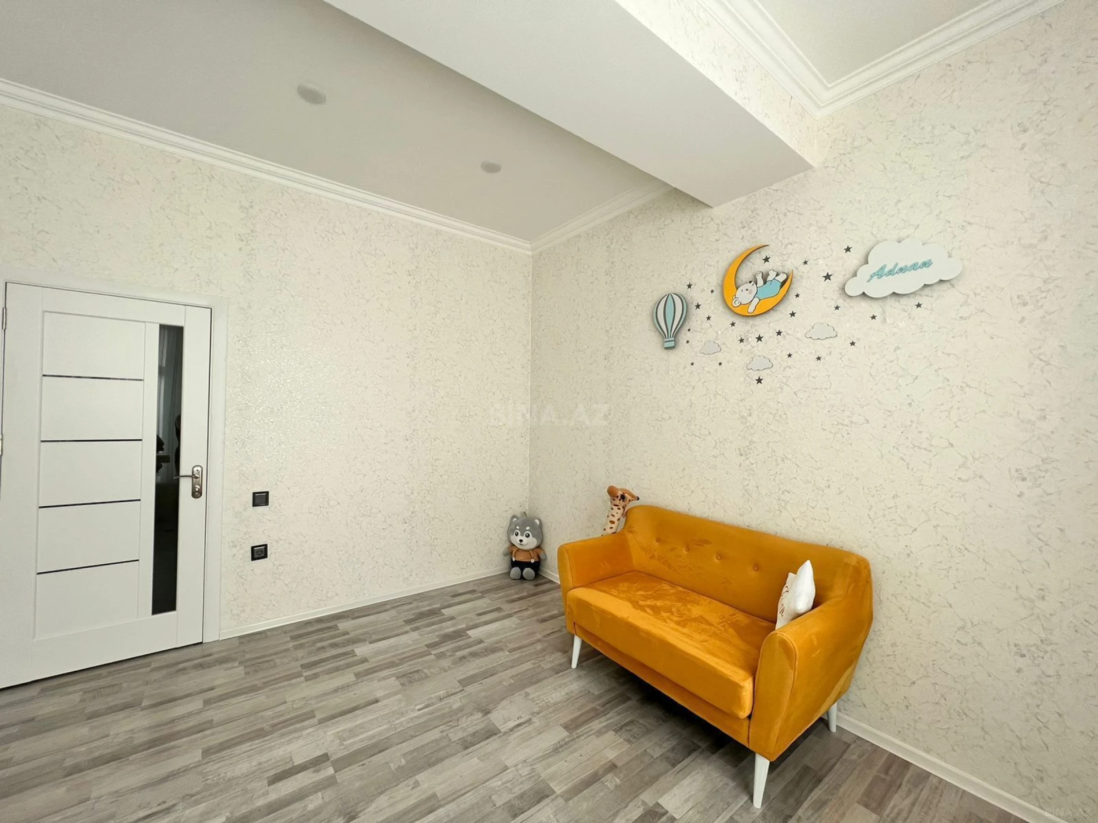 Satılır 3 otaqlı mənzil 136 m²