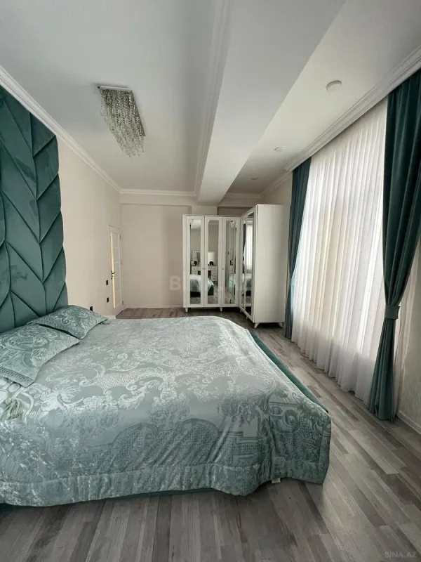 Satılır 3 otaqlı mənzil 136 m²