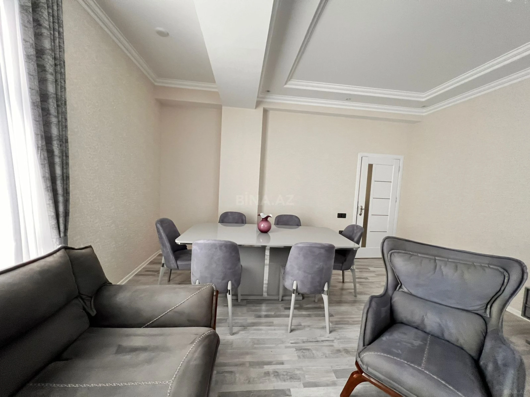 Satılır 3 otaqlı mənzil 136 m²