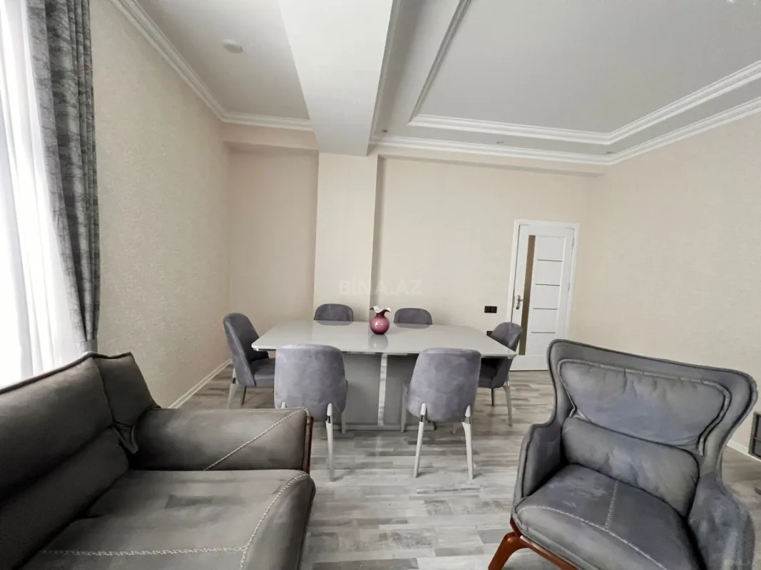 Satılır 3 otaqlı mənzil 136 m²