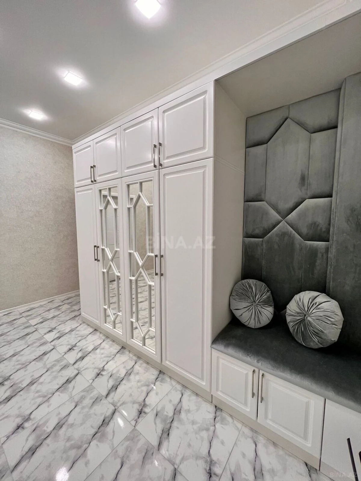 Satılır 3 otaqlı mənzil 136 m²