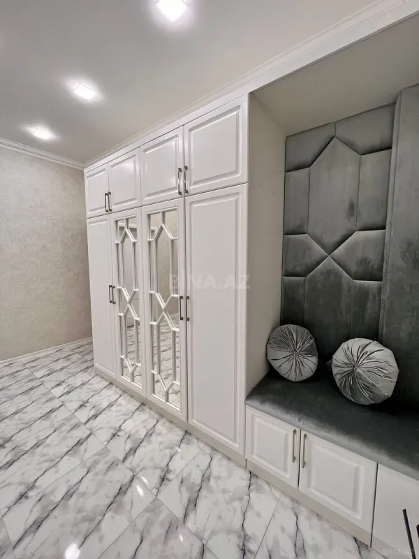 Satılır 3 otaqlı mənzil 136 m²