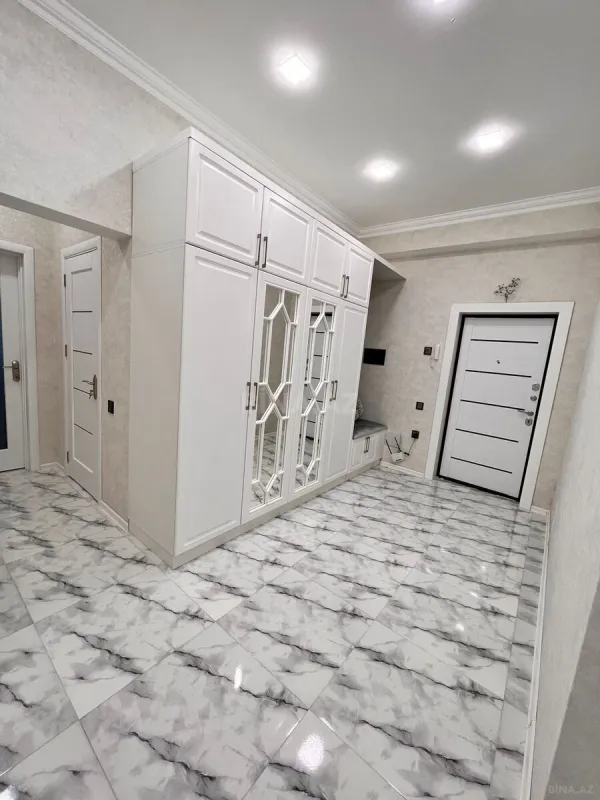 Satılır 3 otaqlı mənzil 136 m²