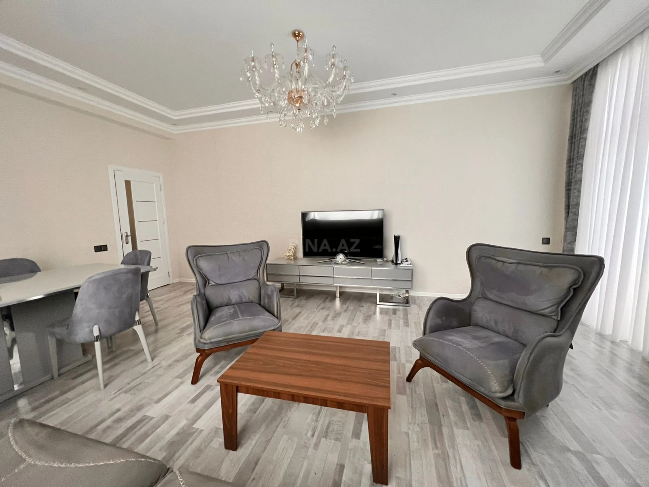 Satılır 3 otaqlı mənzil 136 m²