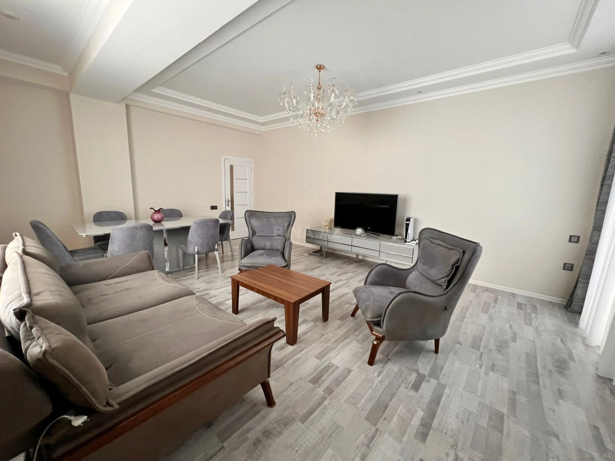 Satılır 3 otaqlı mənzil 136 m²