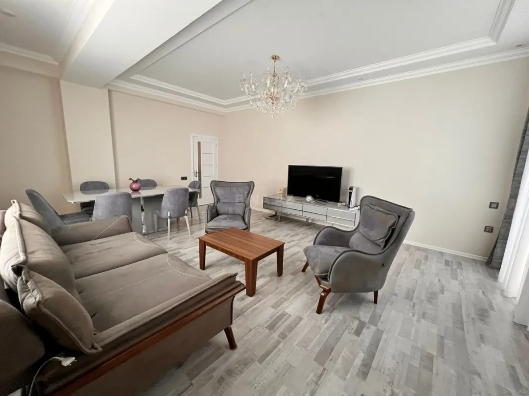 Satılır 3 otaqlı mənzil 136 m²