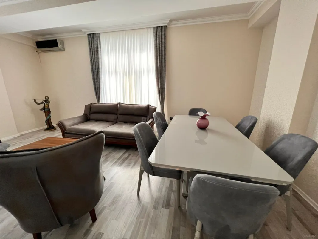 Satılır 3 otaqlı mənzil 136 m²