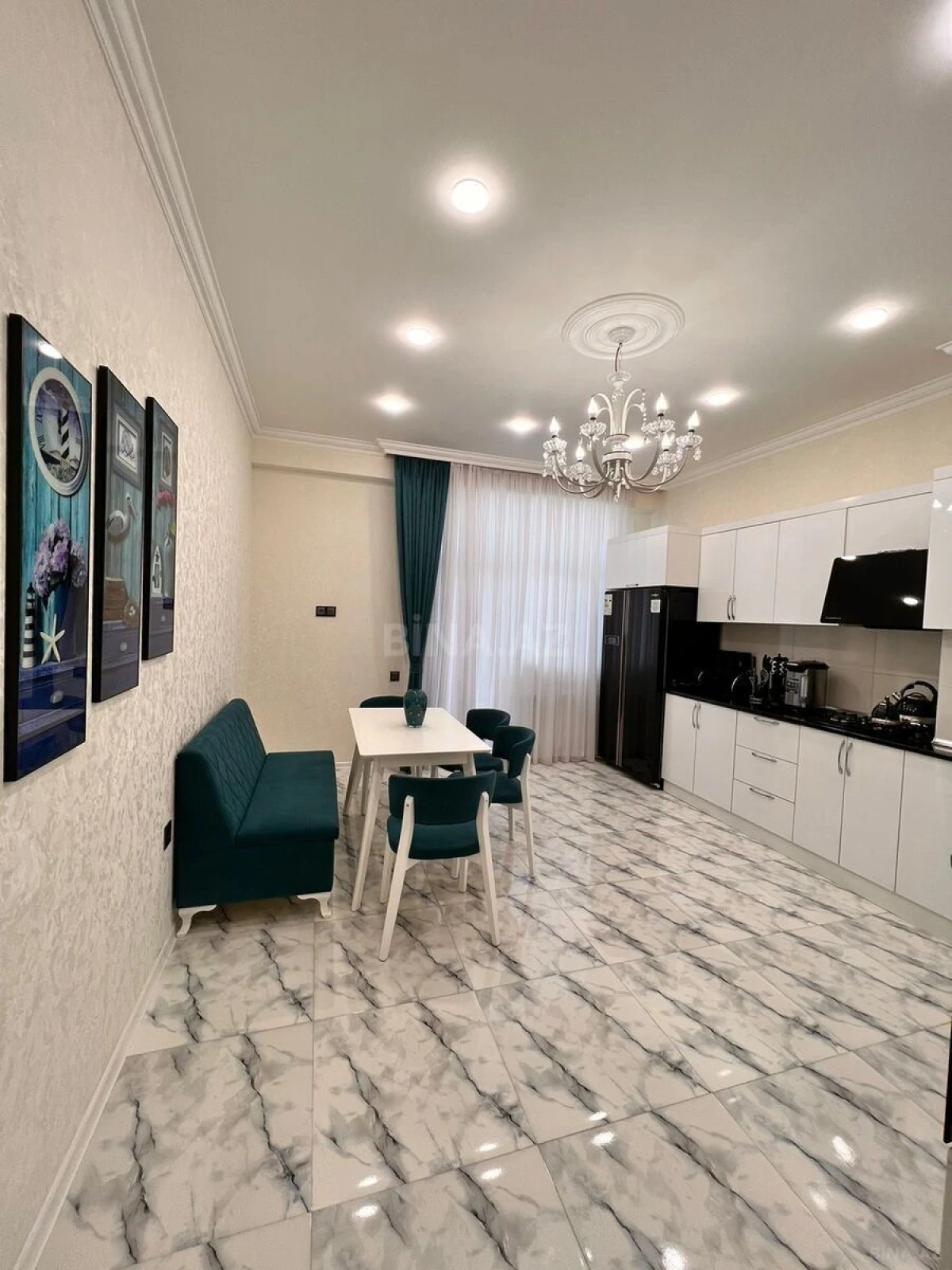 Satılır 3 otaqlı mənzil 136 m²