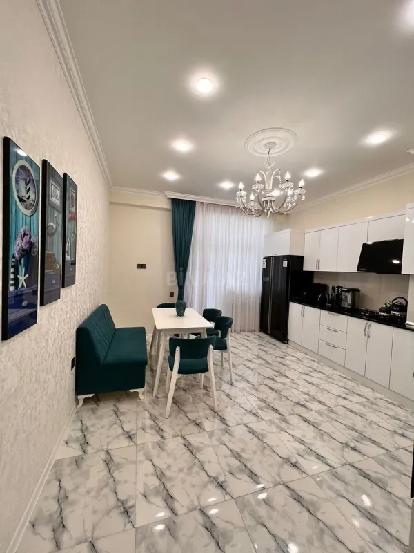 Satılır 3 otaqlı mənzil 136 m²