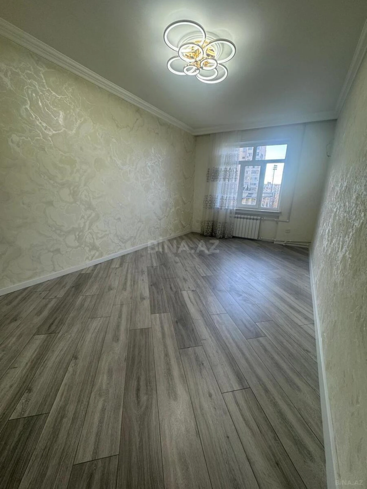 Satılır 4 otaqlı mənzil 100 m²