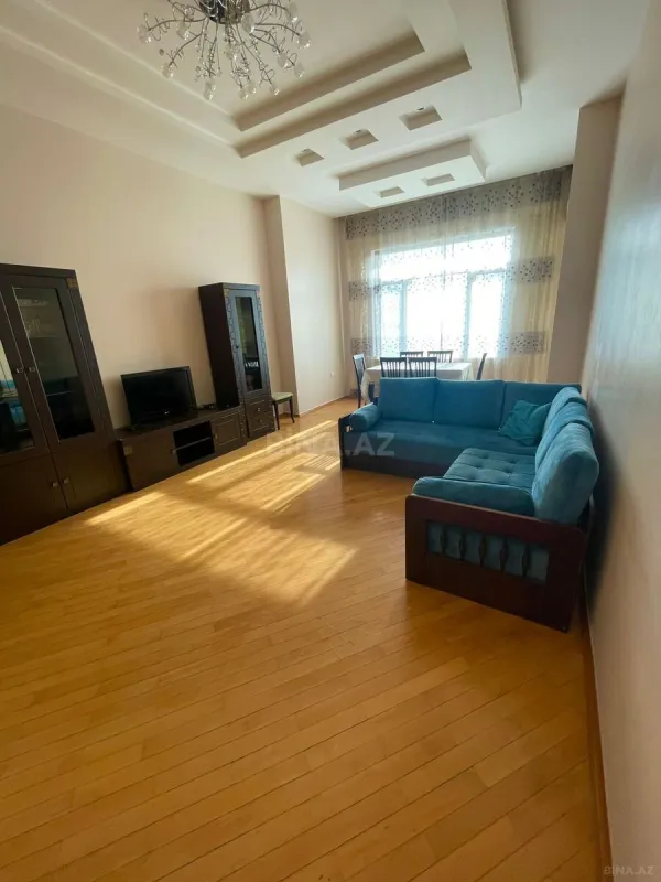 Satılır 3 otaqlı mənzil 135 m²