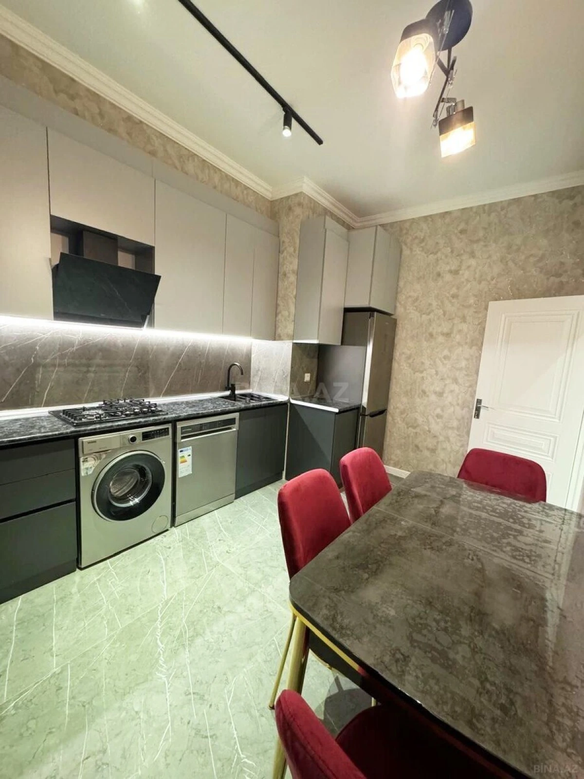 Kirayə verilir 2 otaqlı mənzil 80 m²