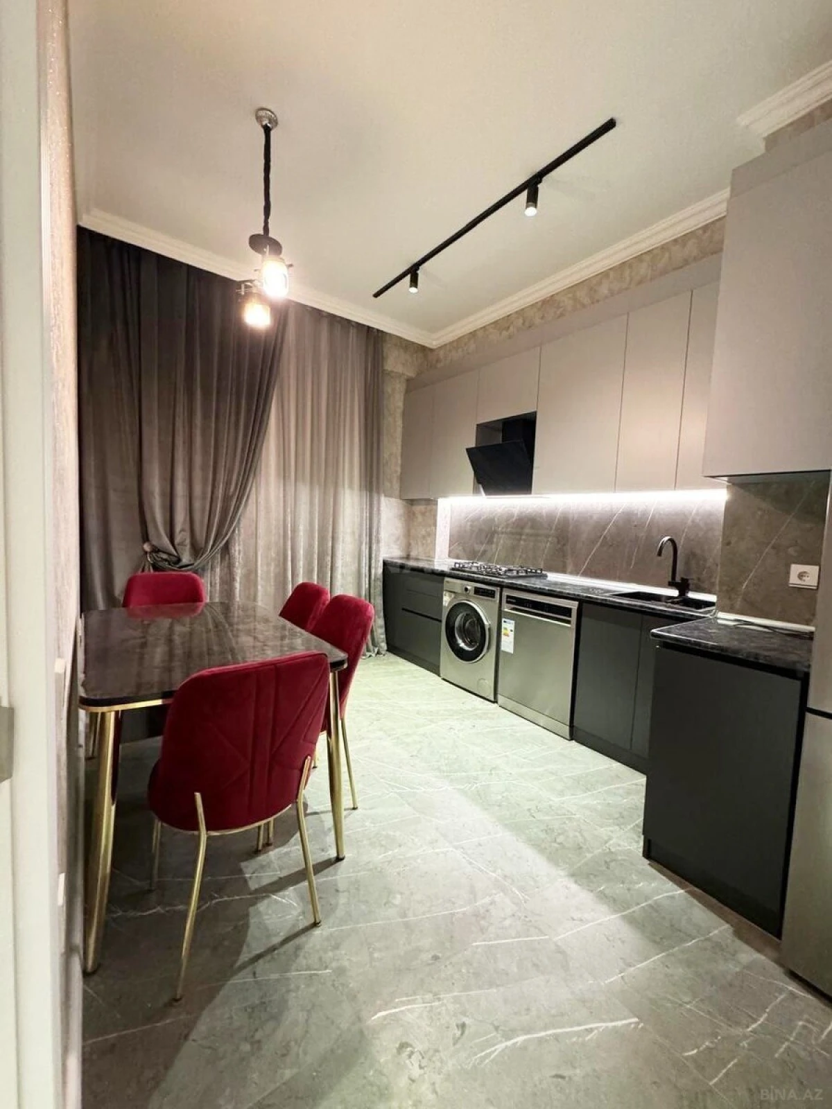 Kirayə verilir 2 otaqlı mənzil 80 m²