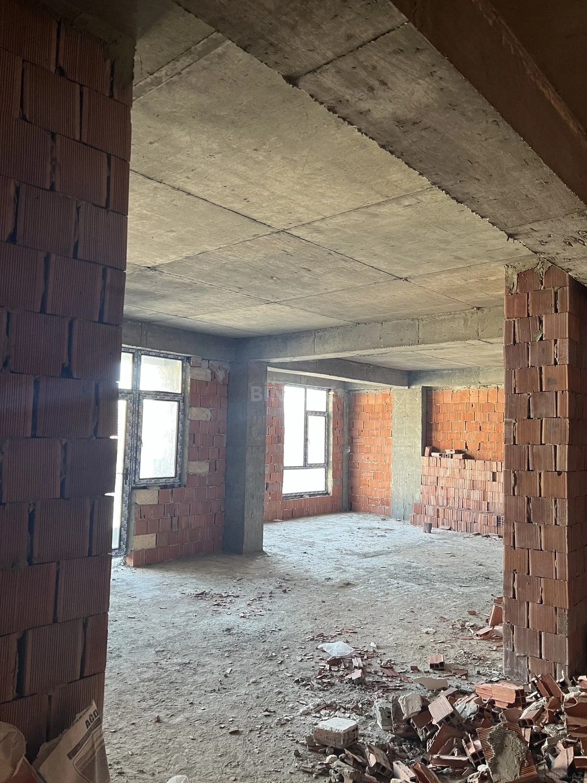 Satılır 3 otaqlı mənzil 116 m²